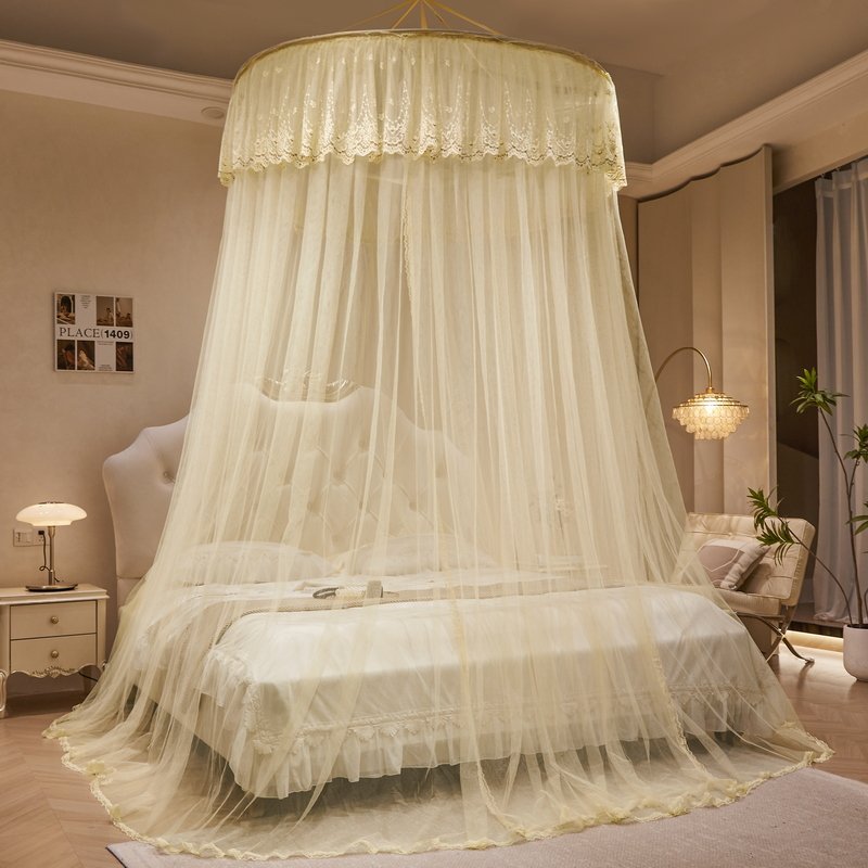 Ciel de Lit Jaune Pastel | Satin Doré