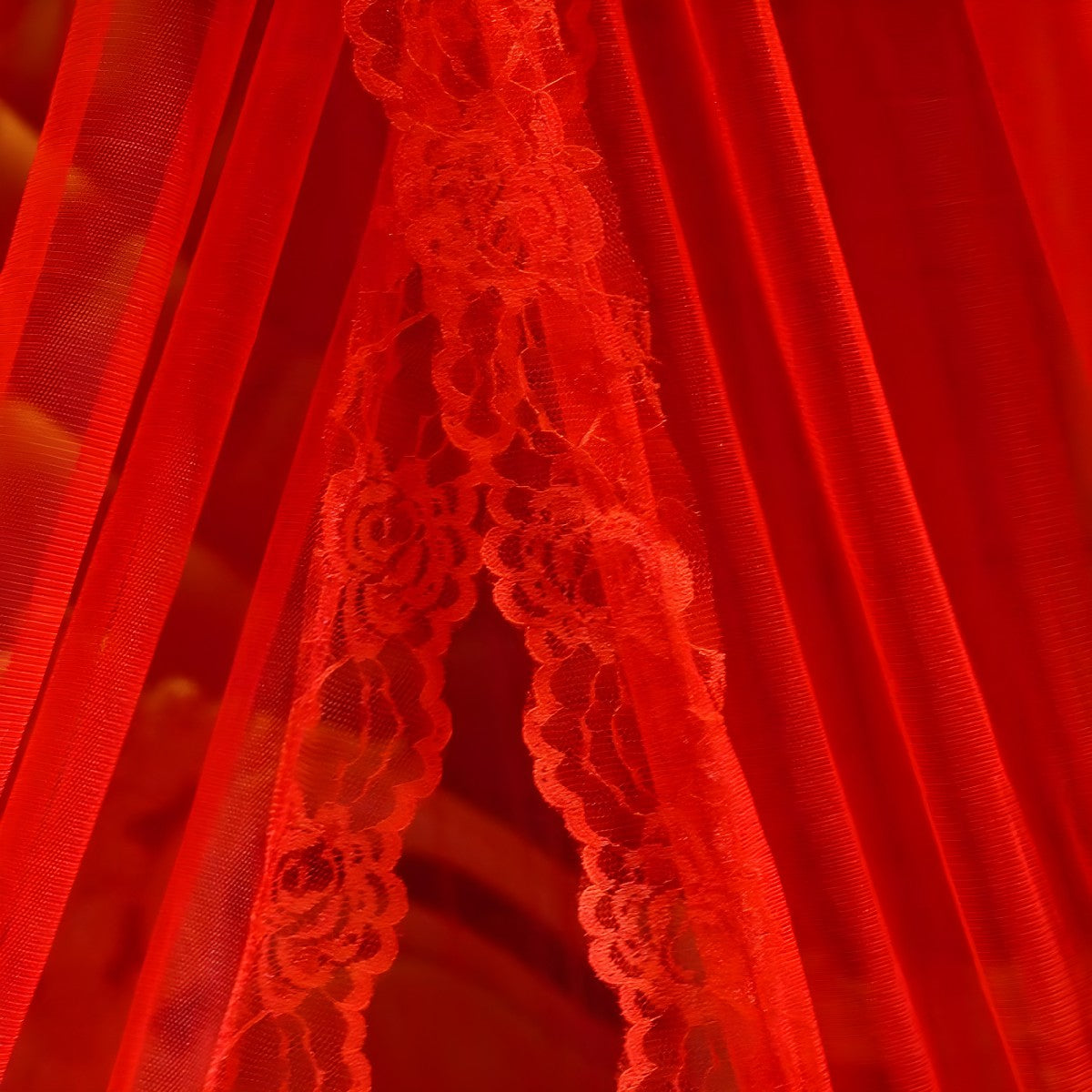 Ciel de Lit Rouge | Étreinte de Velours