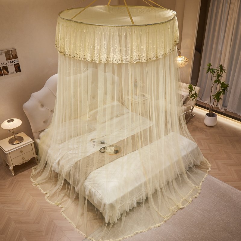 Ciel de Lit Jaune Pastel | Satin Doré